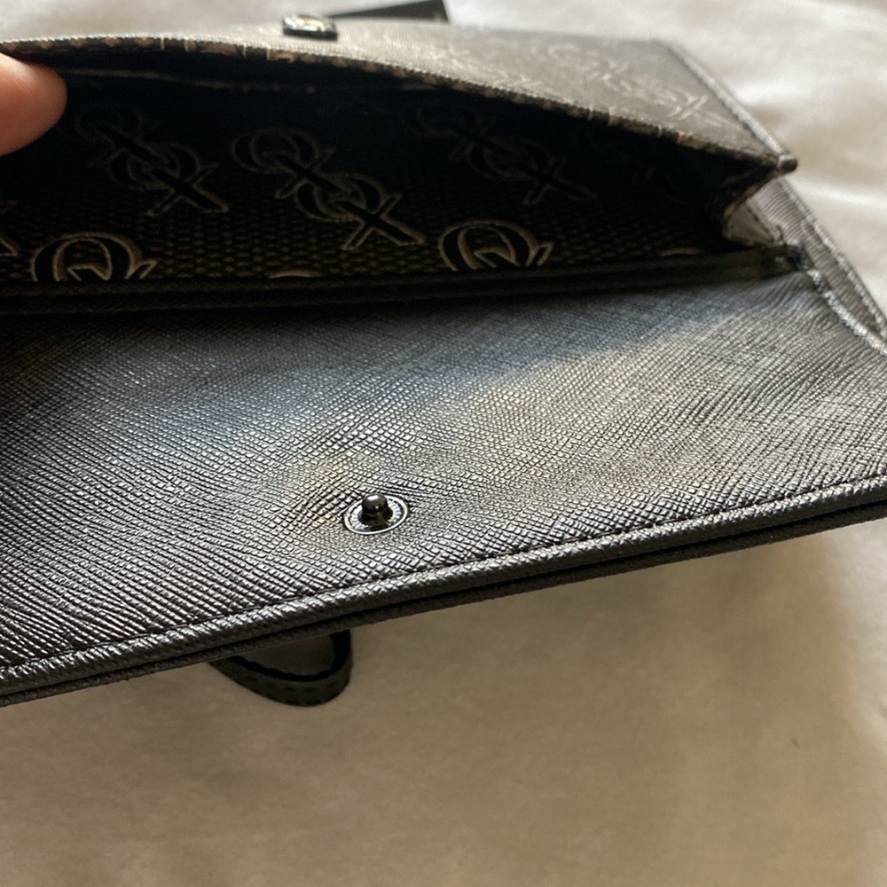 XOXO Women’s Zip Around Wristlet Wallet Size 7.5” x 4.5” x 1.5” NWT - Picture 4 of 6